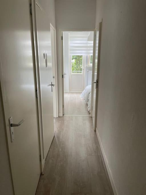 Private Double Bed Room Only With Balcony In Apartment 로테르담 외부 사진