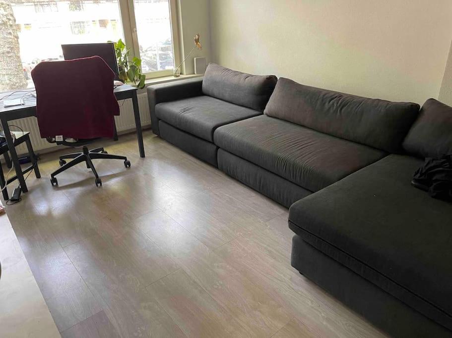Private Double Bed Room Only With Balcony In Apartment 로테르담 외부 사진