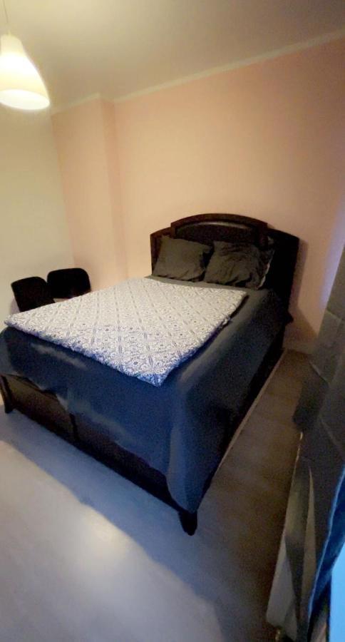 Private Double Bed Room Only With Balcony In Apartment 로테르담 외부 사진